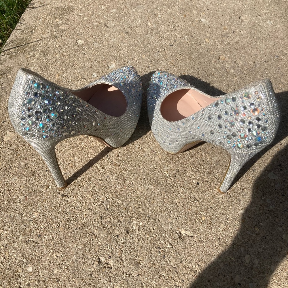 Silver heels - Picture 4 of 4
